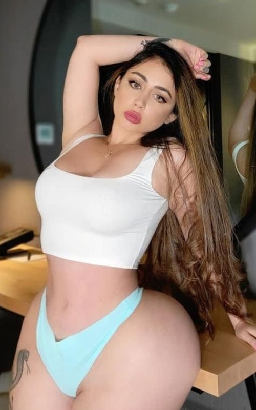 Discover the Allure of Anaïs Deneuve Tonight